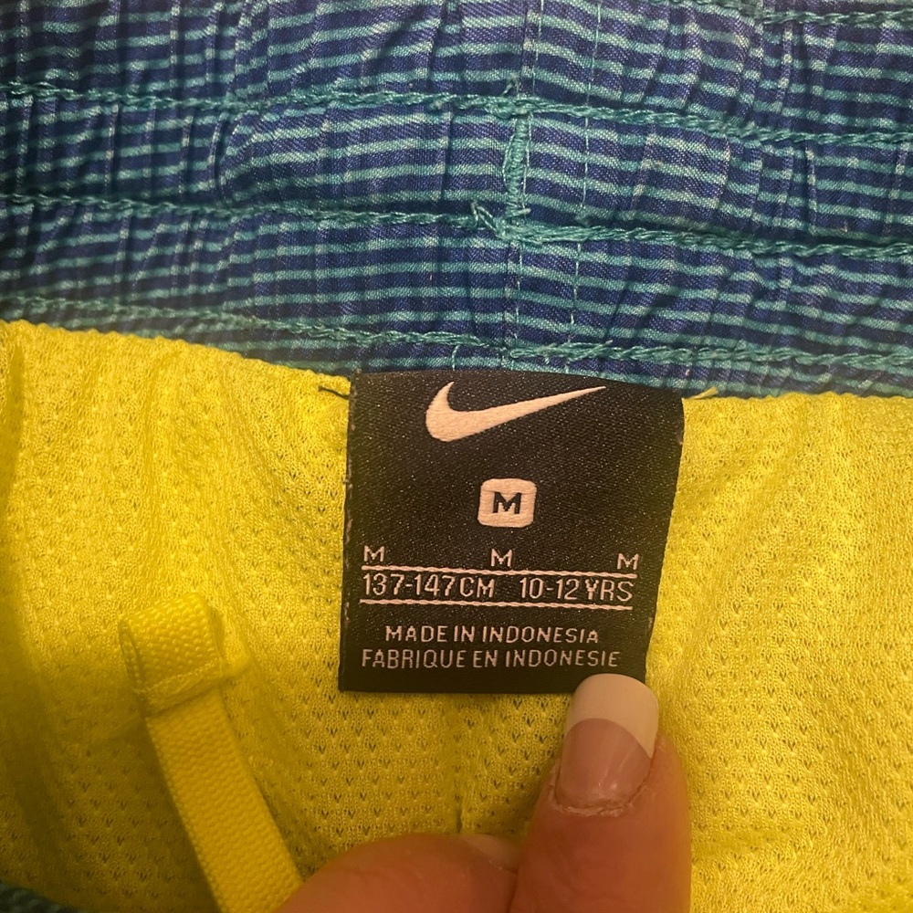 Boys Nike swim trunks - Picture 2 of 11